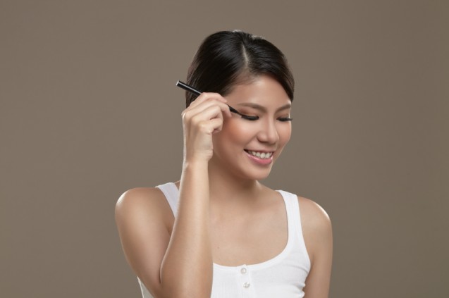 Membetulkan eyeliner