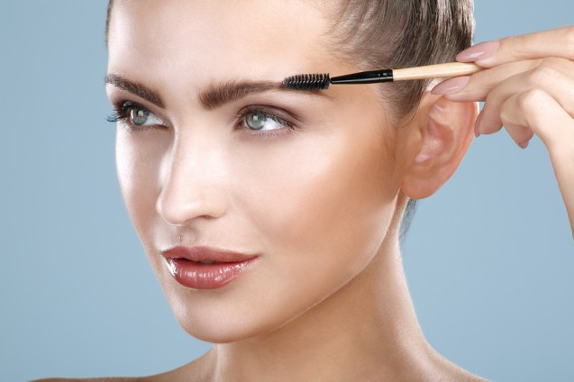 Tips Make Up Natural #4, gunakan pensil alis atau browcara