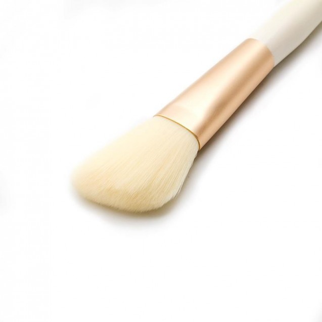 Skew line cheek brush