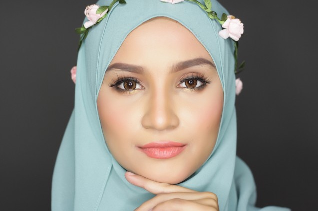 Hijab berbahan licin