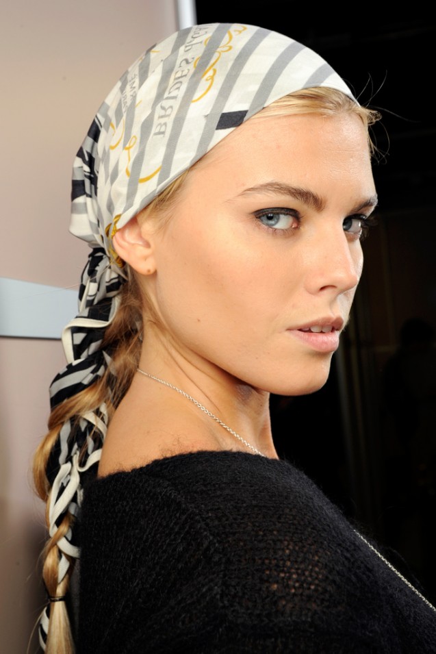 Scarf kepang
