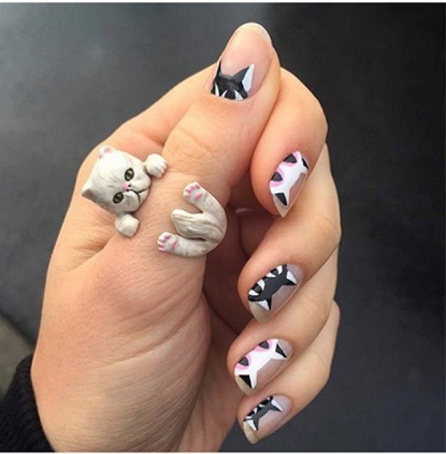 Nail art cat design