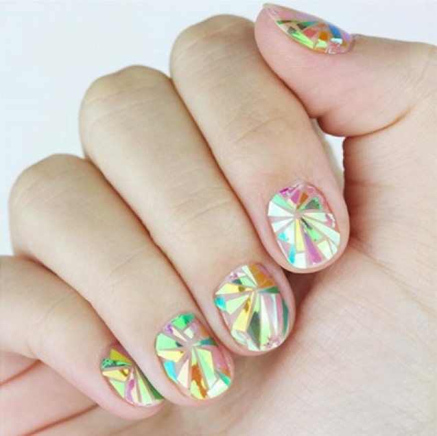 Nail art shattered glass