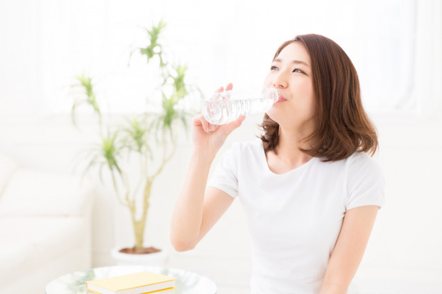 Minum air