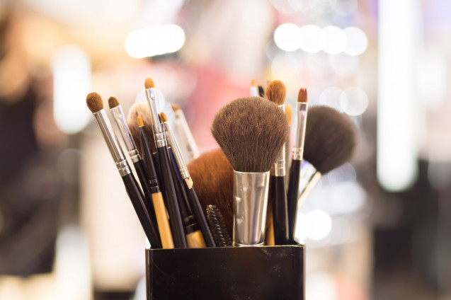 Peralatan make up
