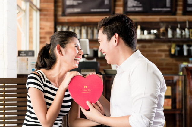 Cara membuat gebetan jatuh cinta