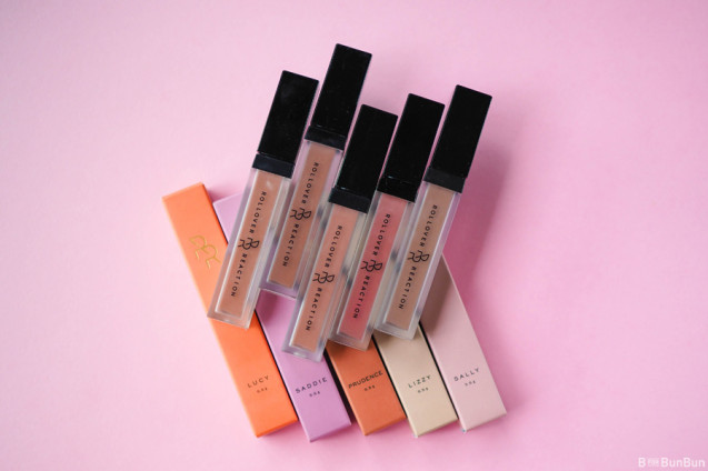 Menggunakan lipstik